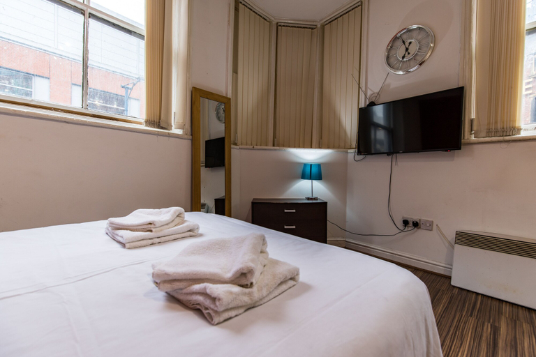 Bedroom 5, Lux Inn, Manchester
