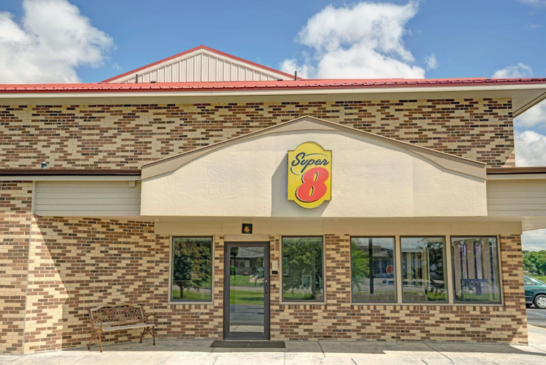 Exterior & Views 2, Super 8 by Wyndham Melrose, Stearns