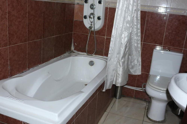 Bathroom, K Suite Hotels, Gezawa