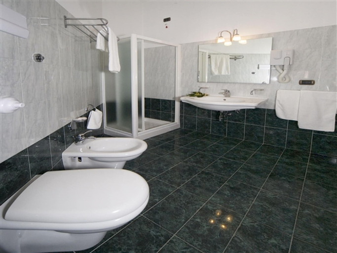 Bathroom 5, Hotel Riviera Lido, Messina