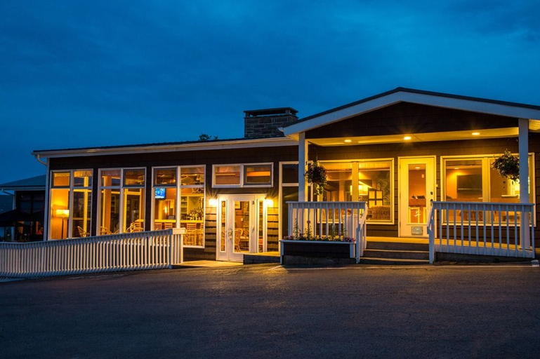 Exterior & Views 1, Silver Dart Lodge, Victoria