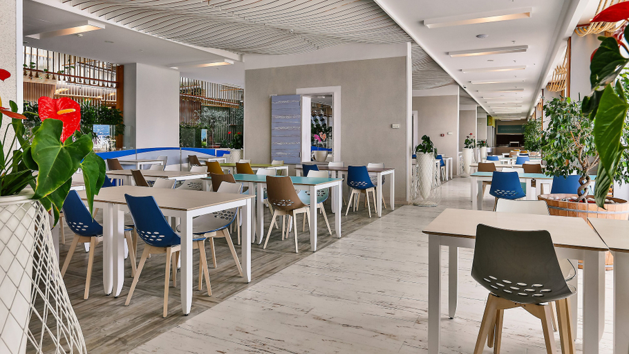 Food & Drinks 5, Carine Hotel Park