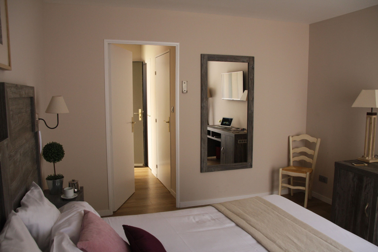 Bedroom 4, Hotel Le Concorde, Bouches-du-Rhône
