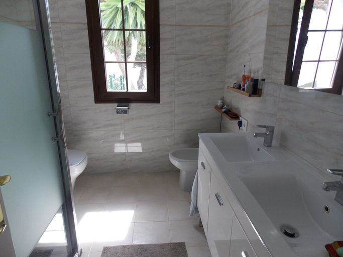 Bathroom, Apartment With Sea View In Puerto Banus, Málaga