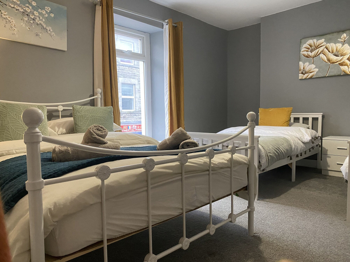Bedroom 2, Bridgend Central 2-bed Apartment, Bridgend