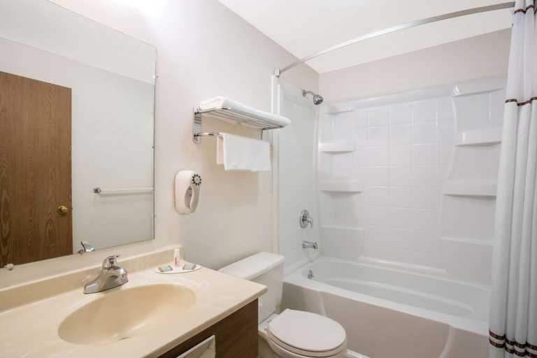 Bathroom 4, Super 8 by Wyndham Elko, Elko
