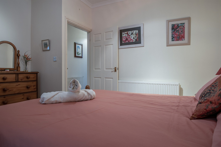 Bedroom 2, Arcadia - 1 Bedroom Apartment - Tenby, Pembrokeshire