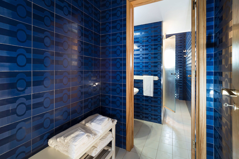 Bathroom 3, Salinella, Trapani