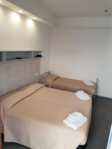 Bedroom 3, Hotel Ambasciata, Rimini