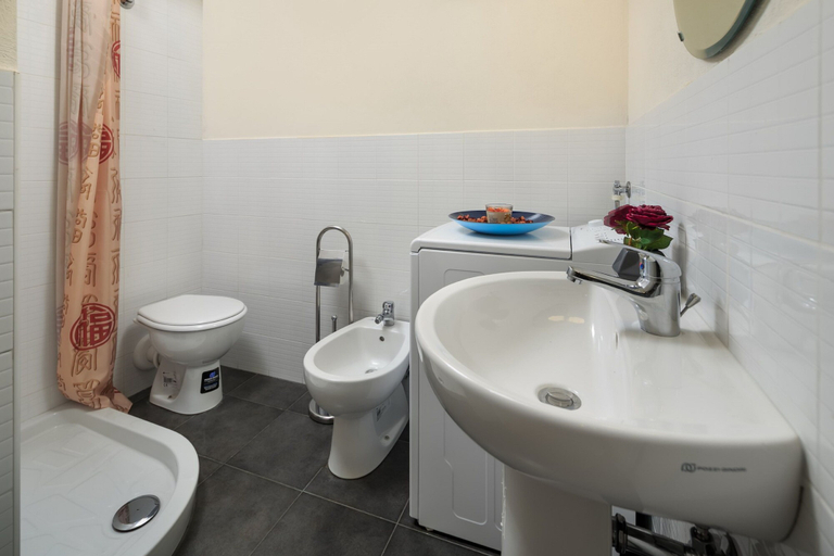 Bathroom, Guarda Firenze, Florence