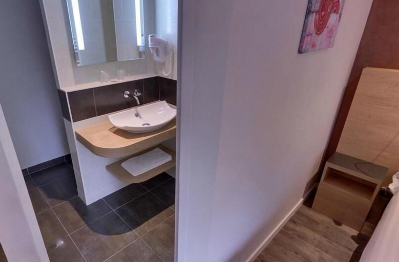 Bathroom 3, Hôtel de La Louée, Loire-Atlantique