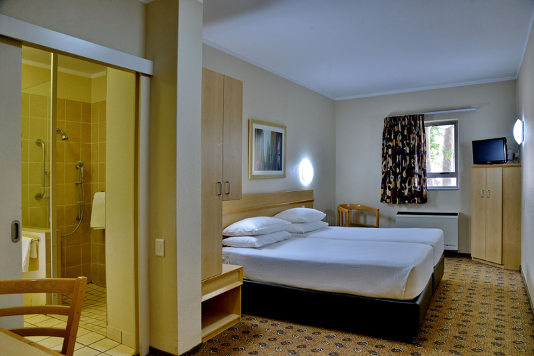 Bedroom 2, Road Lodge Bloemfontein Airport, Mangaung