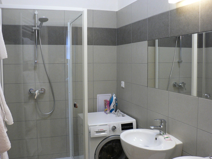 Bathroom 3, Apartments 39 Wenceslas Square, Praha 1