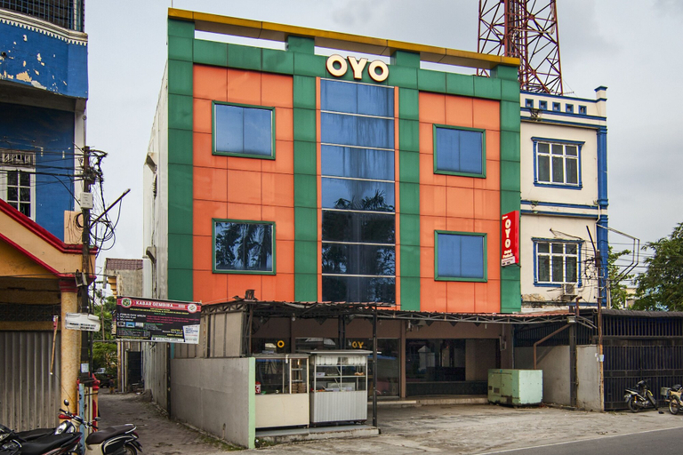 Exterior & Views 2, OYO 529 Hotel Paninda, Medan