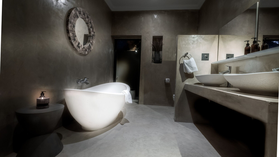 Bathroom 4, Bagatelle Kalahari Game Ranch, Mariental Rural