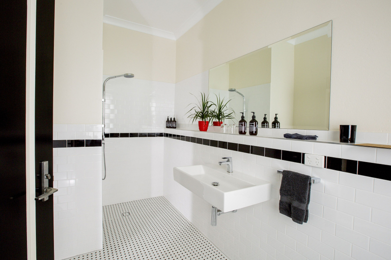 Bathroom 4, The Commercial Boutique Hotel, Tenterfield