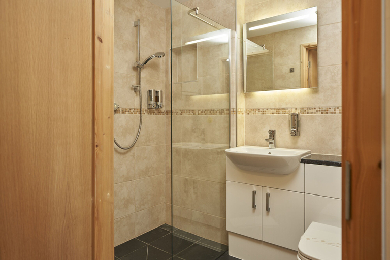 Bathroom 3, The Windmill Inn, Somerset