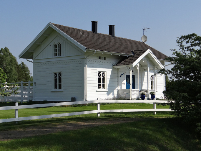 Exterior & Views
