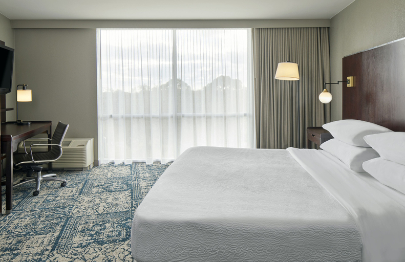 Bedroom 4, Four Points by Sheraton Tallahassee Downtown, Leon