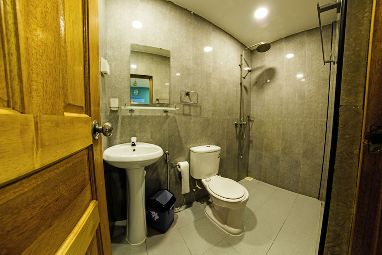 Bathroom 4, Seven Corals, Kaafu Atoll