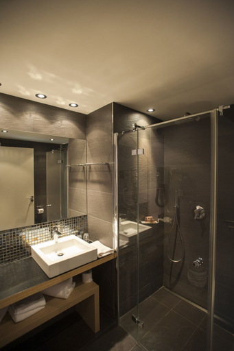 Bathroom 5, Hôtel Castell'Verde, Corse-du-Sud