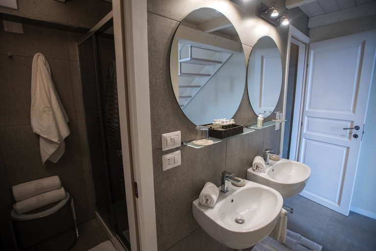 Bathroom 5, Palazzo Belsanti, Lecce