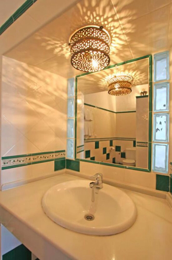 Bathroom 5, Las Palmeras del Califa, Cádiz