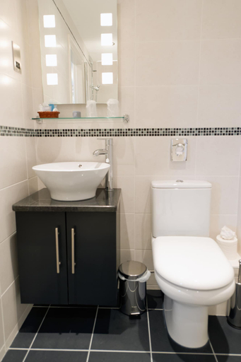 Bathroom 4, The Grafton, North Yorkshire