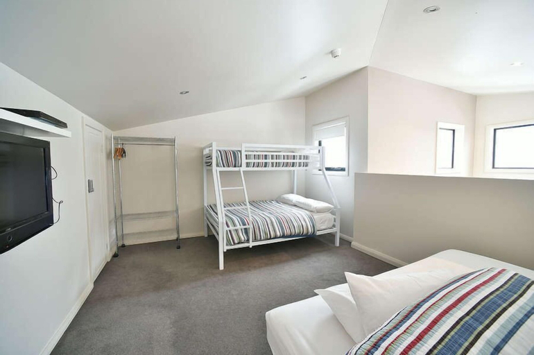 Bedroom 2, Blues Air 1, Snowy River