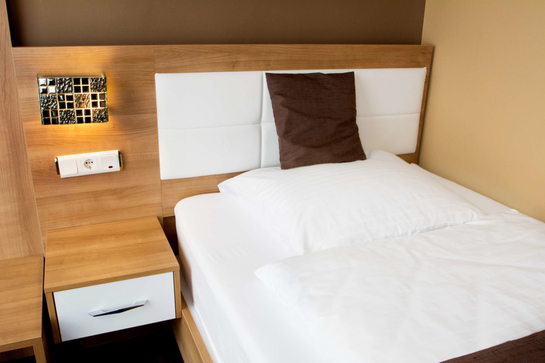 Bedroom 2, C&S Hotel, Pinneberg