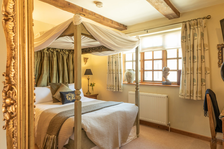Bedroom 2, Blounts Court Farm, Wiltshire