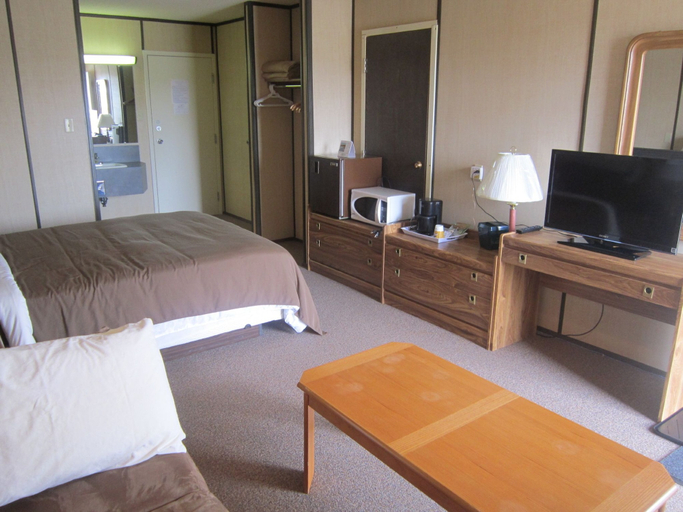 Bedroom 2, Inn of The South, Division No. 4