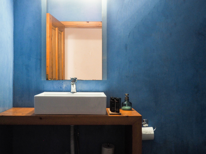 Bathroom 5, Saint George Studios, South Aegean