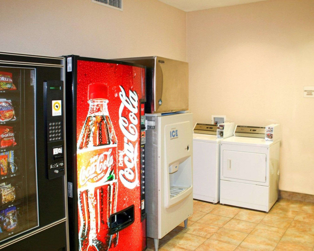 Food & Drinks 5, Quality Inn & Suites Bethany, Harrison