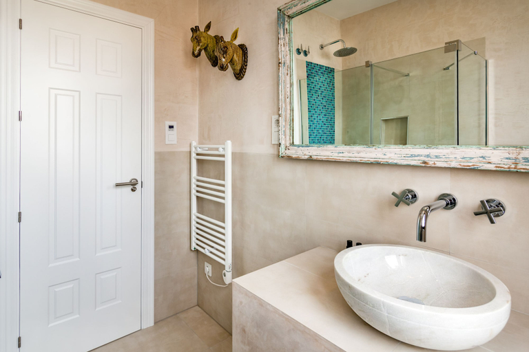 Bathroom 4, La Residencia Tarifa, Cádiz