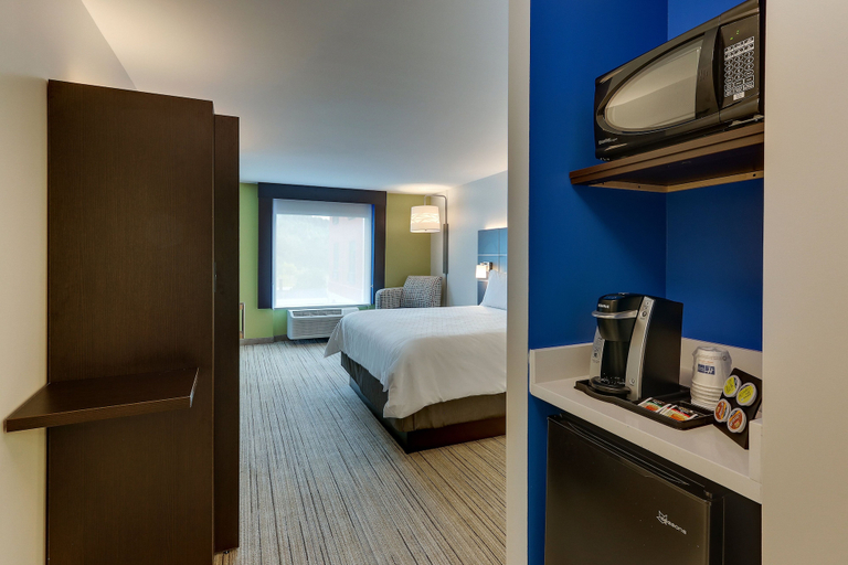 Bedroom 3, Holiday Inn Express & Suites CORBIN by IHG, Whitley