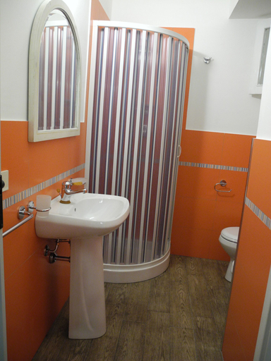 Bathroom 4, Melone Giallo, Trapani