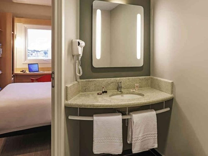 Bathroom, ibis Jatai Shopping, Jataí