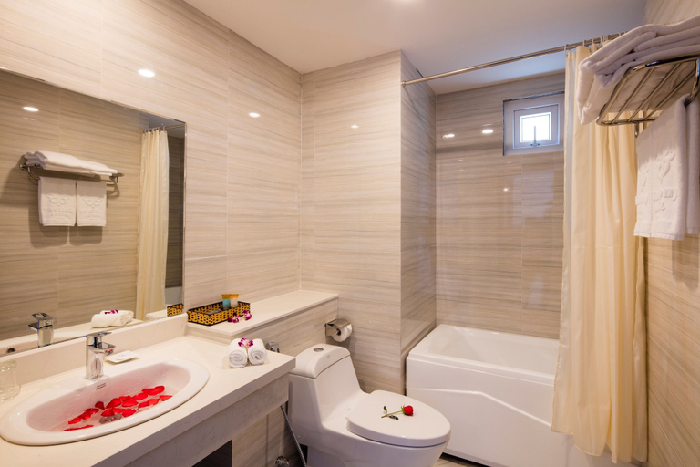 Bathroom 4, Balcony Nha Trang Hotel, Nha Trang