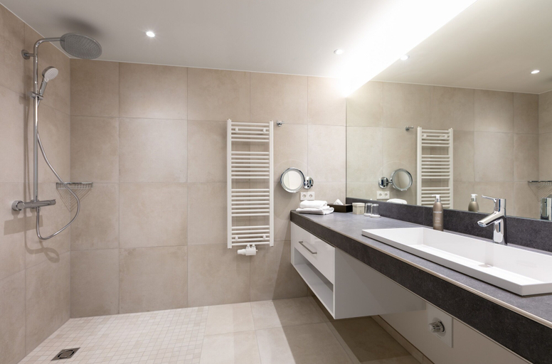 Bathroom 5, Fritz Lauterbad, Freudenstadt