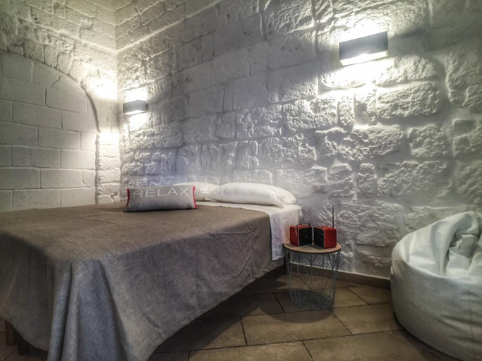 Bedroom 2, Cece Nove, Bari