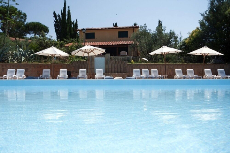 Outdoor pool 3, Il Borgo Centro Vacanze, Pisa