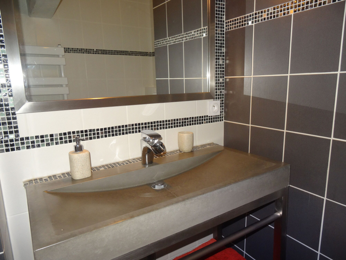 Bathroom 5, La Fontenelle chambres d'hôtes, Charente