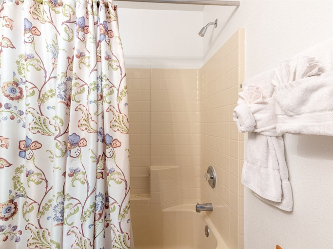Bathroom 3, 3 Bed 156, Polk
