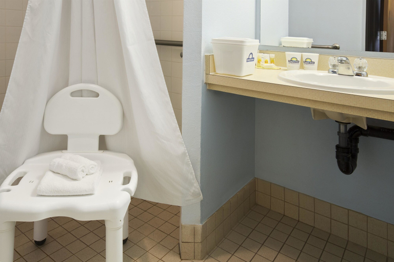 Bathroom 5, Days Inn by Wyndham Coeur d'Alene, Kootenai