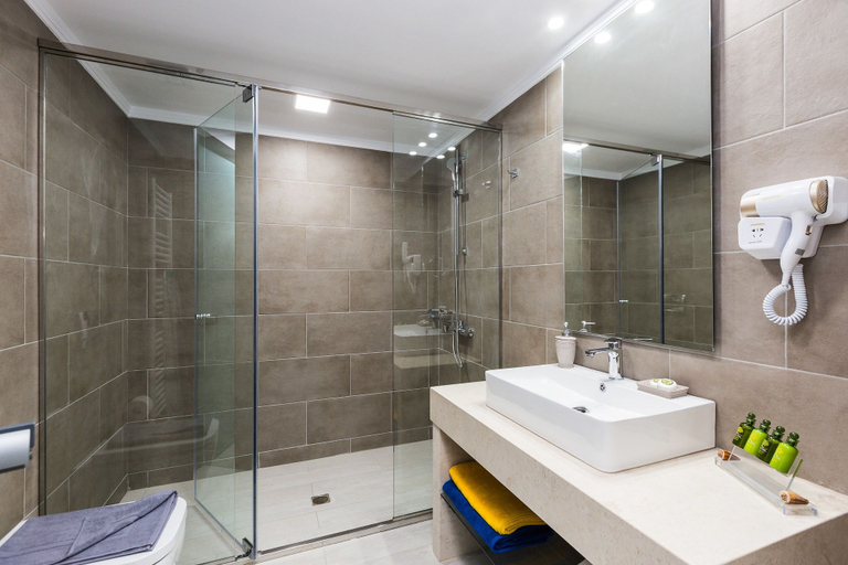 Bathroom 4, Sun and Sea Plus Resort Hotel, Crete