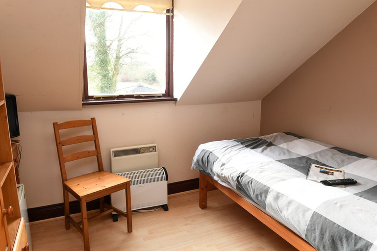 Bedroom 3, Axe & Compass Lodge, Central Bedfordshire
