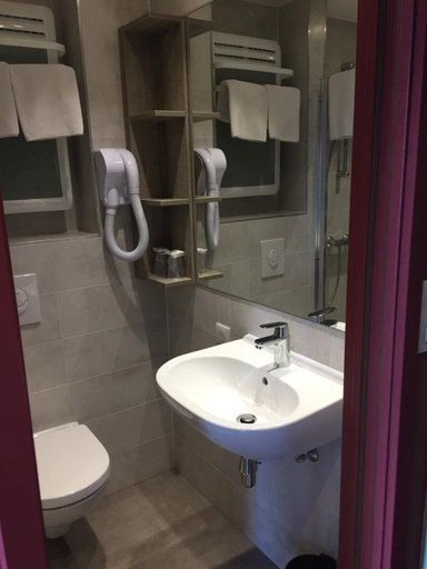 Bathroom 4, L'Hôtel des Bords de l'Ill, Bas-Rhin