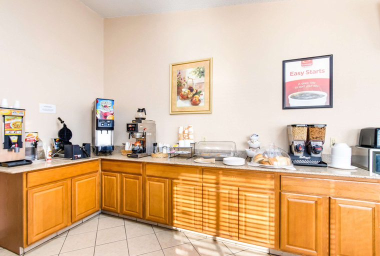 Food & Drinks 5, Econo Lodge Norwalk, Huron