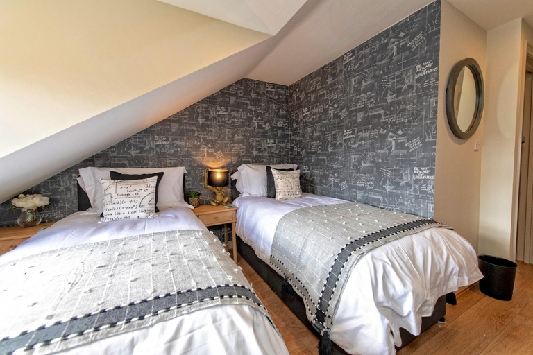Bedroom 3, A Very British Place to Stay - 3 Bedrooms Central, Oxfordshire